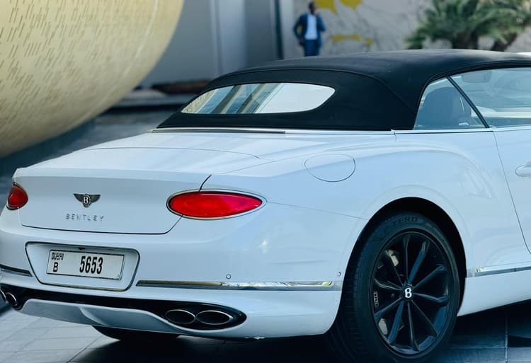 Location Bentley GTC Continental 2022 Dubai - Vue 2