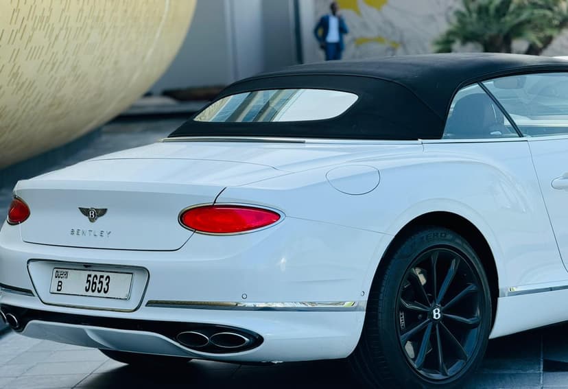 Location Bentley GTC Continental 2022 Dubai - Vue 2