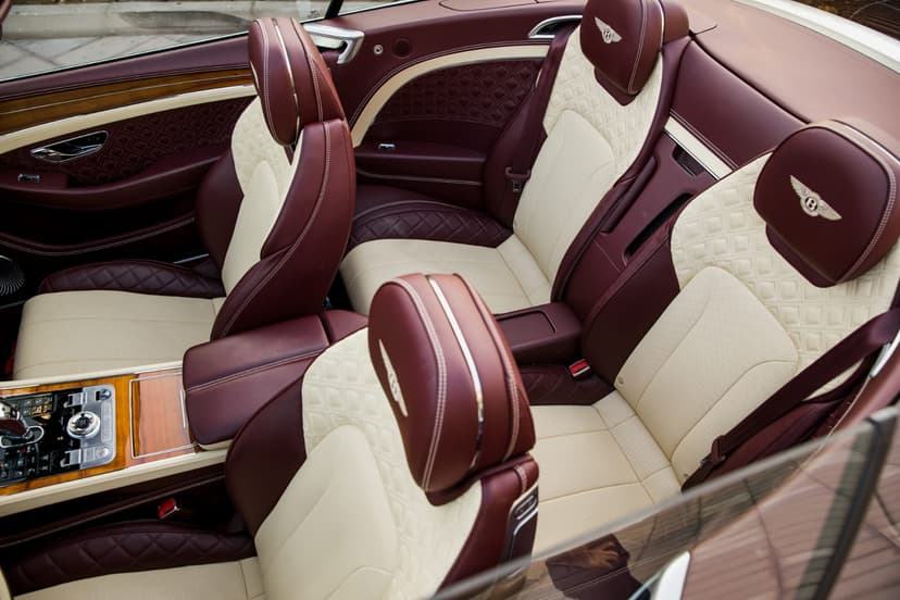 Location Bentley GTC Continental 2022 Dubai - Vue 6