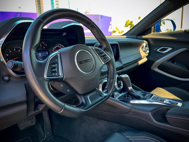 Alquiler CHEVROLET CAMARO 2023 Dubái - Vista 3