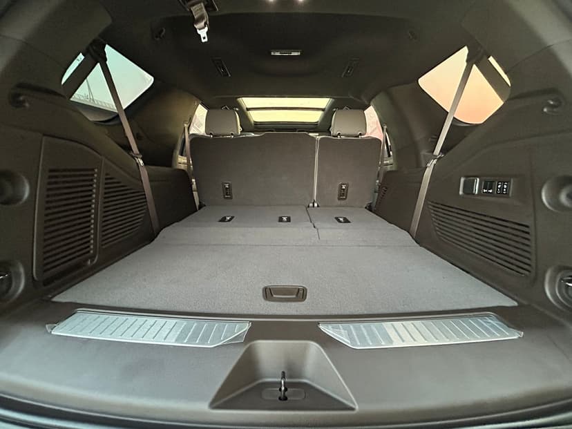 Chevrolet Tahoe Z71 2023 mieten in Dubai - Ansicht 11