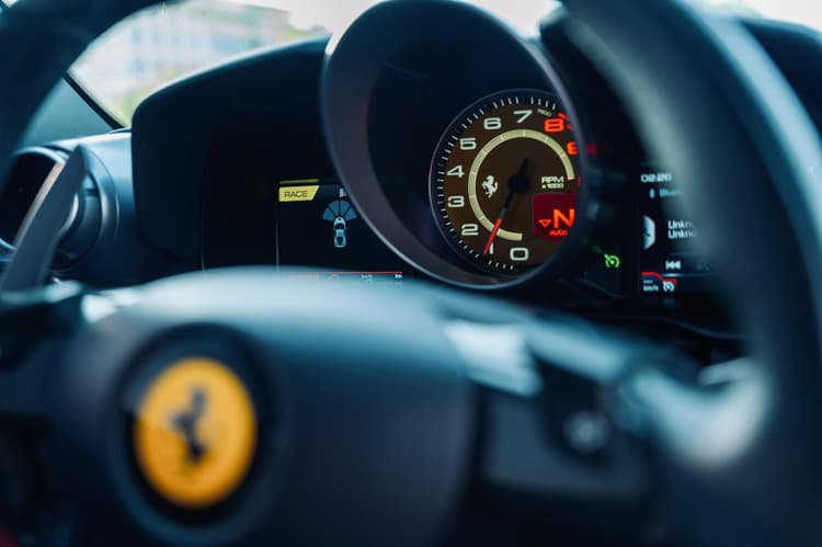 Location Ferrari F8 Tributo 2022 Dubaï - Vue 3