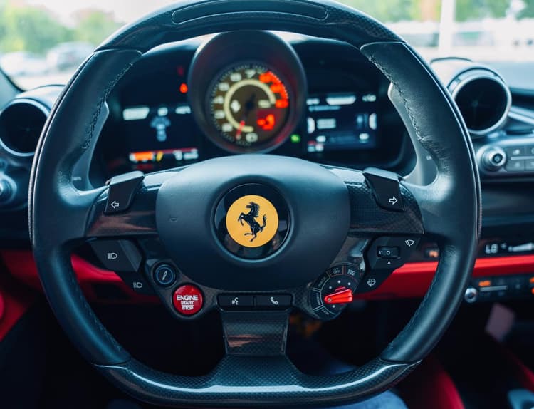 Location Ferrari F8 Tributo 2022 Dubaï - Vue 4