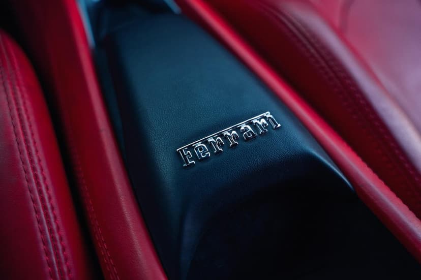 Location Ferrari F8 Tributo 2022 Dubaï - Vue 5