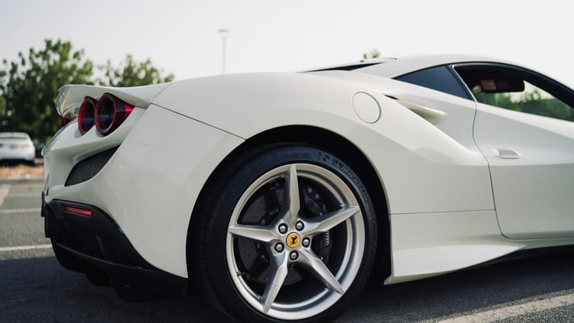Location Ferrari F8 Tributo 2022 Dubaï - Vue 6