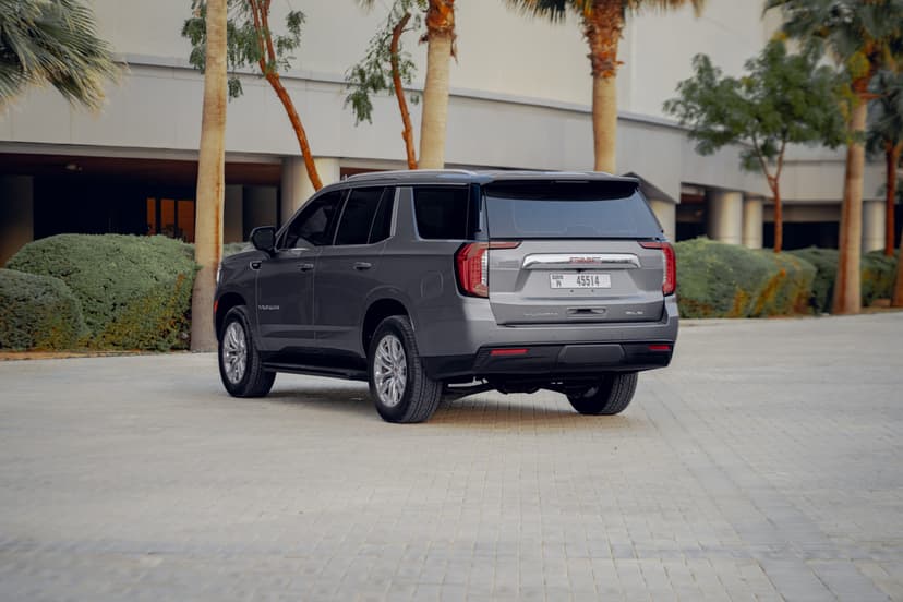 Location GMC Yukon 2023 Dubaï - Vue 3