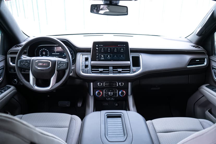 Location GMC Yukon 2023 Dubaï - Vue 4