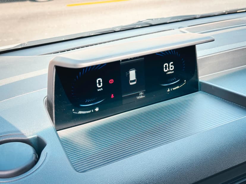 تأجير HYUNDAI STARIA 2024 في دبي - صورة 3
