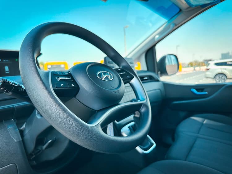 تأجير HYUNDAI STARIA 2024 في دبي - صورة 5
