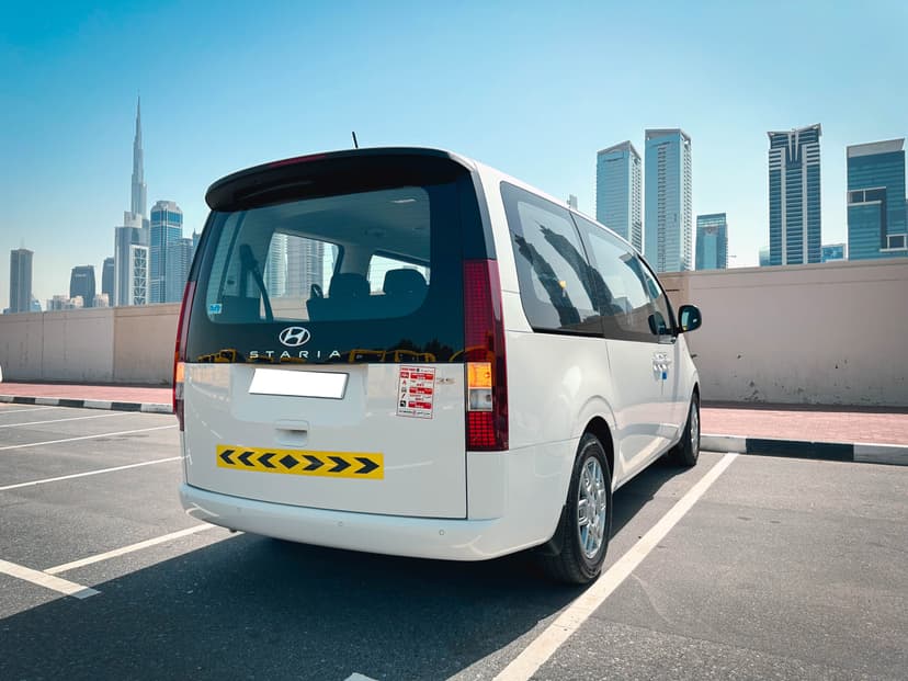 تأجير HYUNDAI STARIA 2024 في دبي - صورة 2