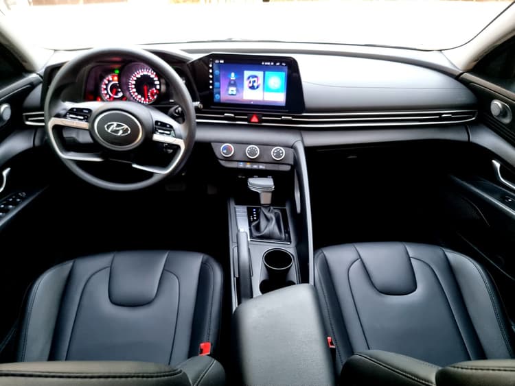 Location Hyundai Elantra 2022 Dubaï - Vue 3