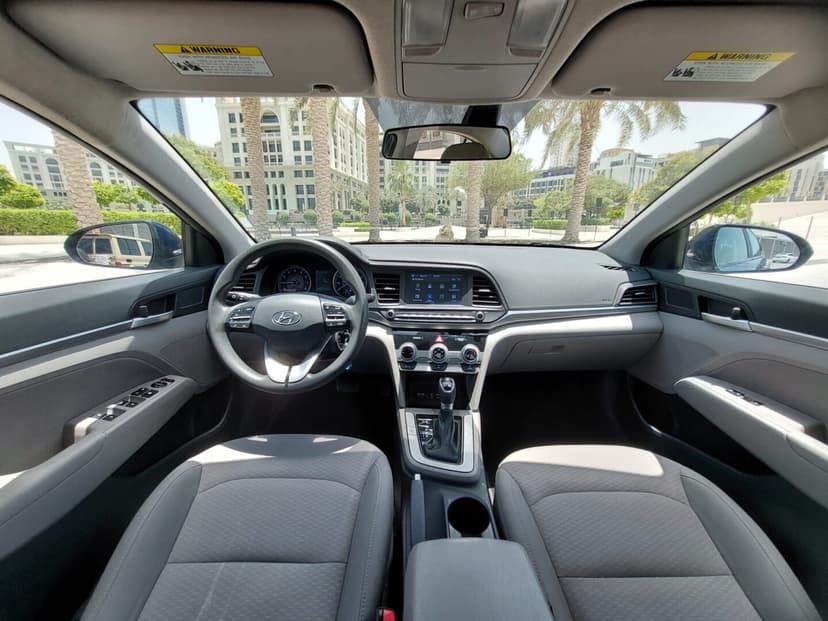 Location Hyundai Elantra 2022 Dubaï - Vue 2