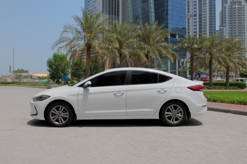 Location Hyundai Elantra 2022 Dubaï - Vue 3