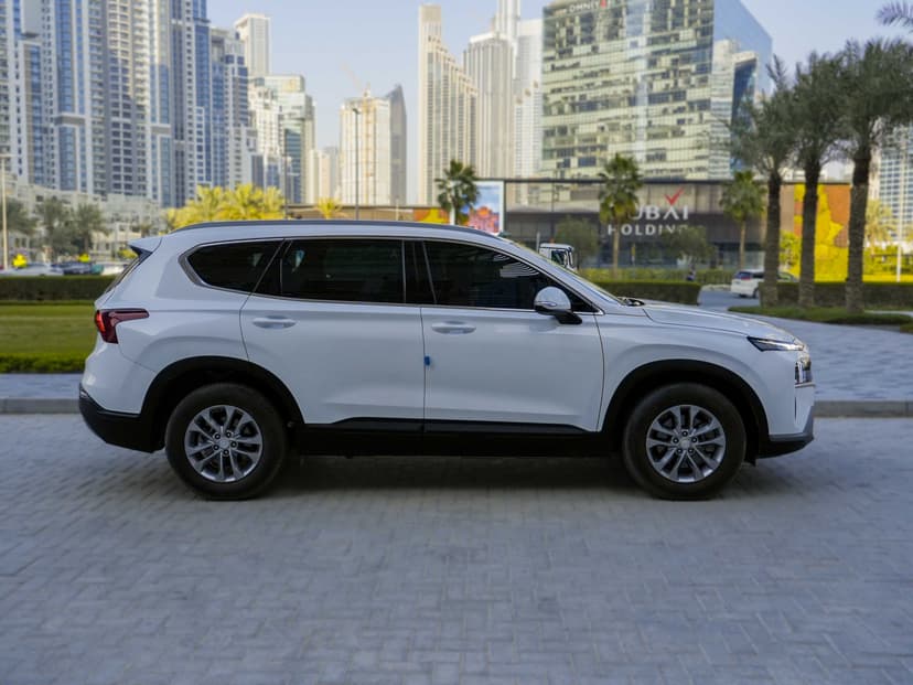 Hyundai Santa Fe 2023 mieten in Dubai - Ansicht 4