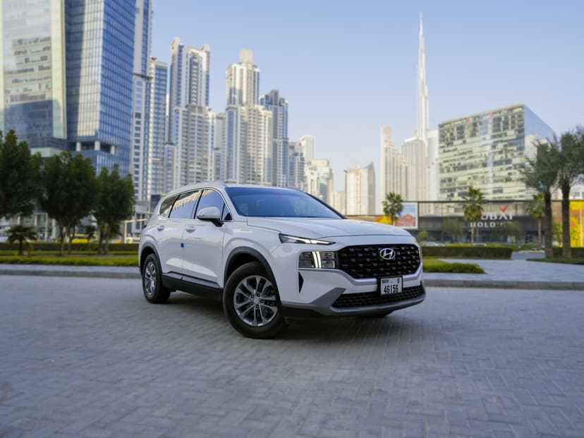 Hyundai Santa Fe 2023 mieten in Dubai - Hauptansicht