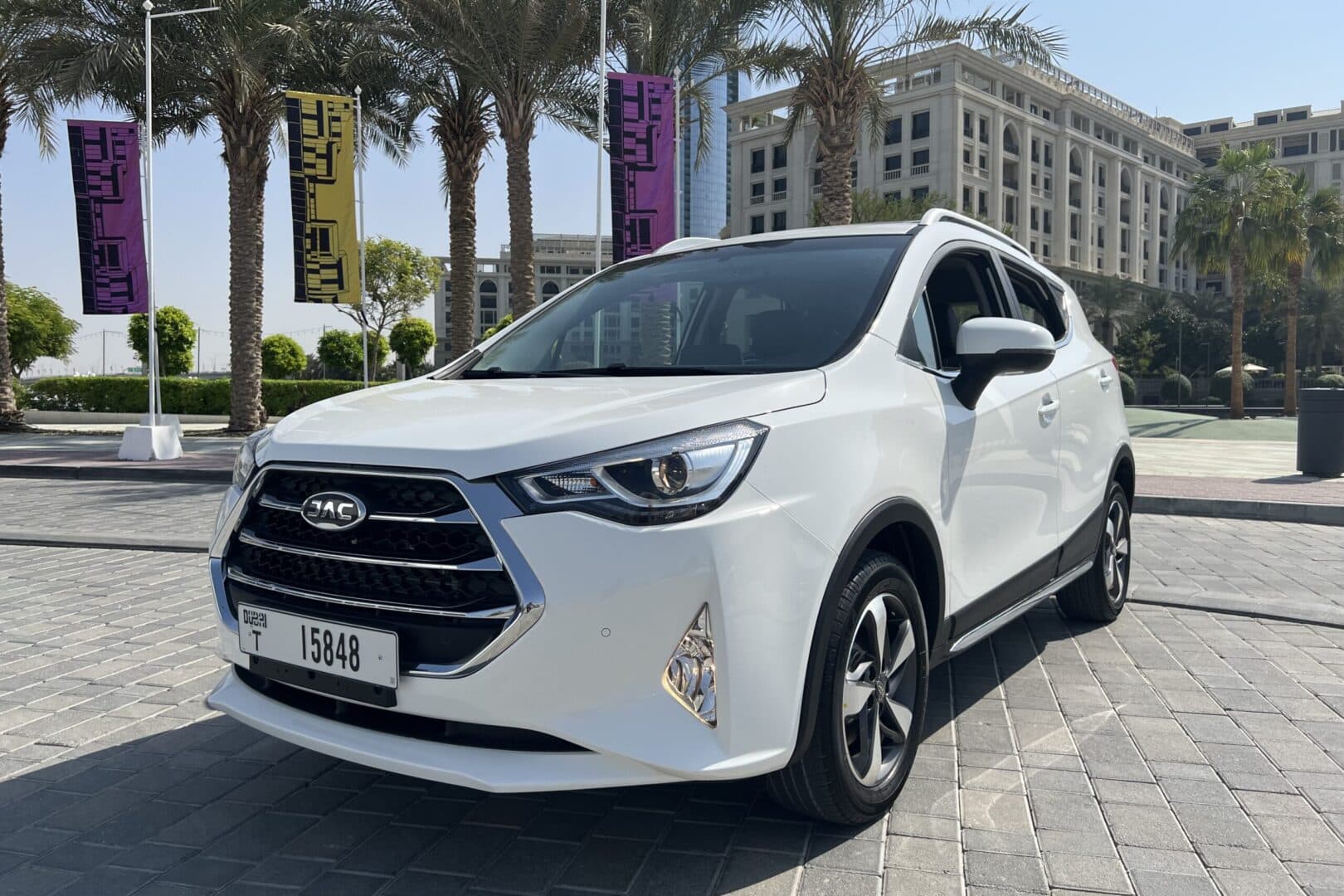 تأجير JAC S3 2023 في دبي - المنظر الأمامي