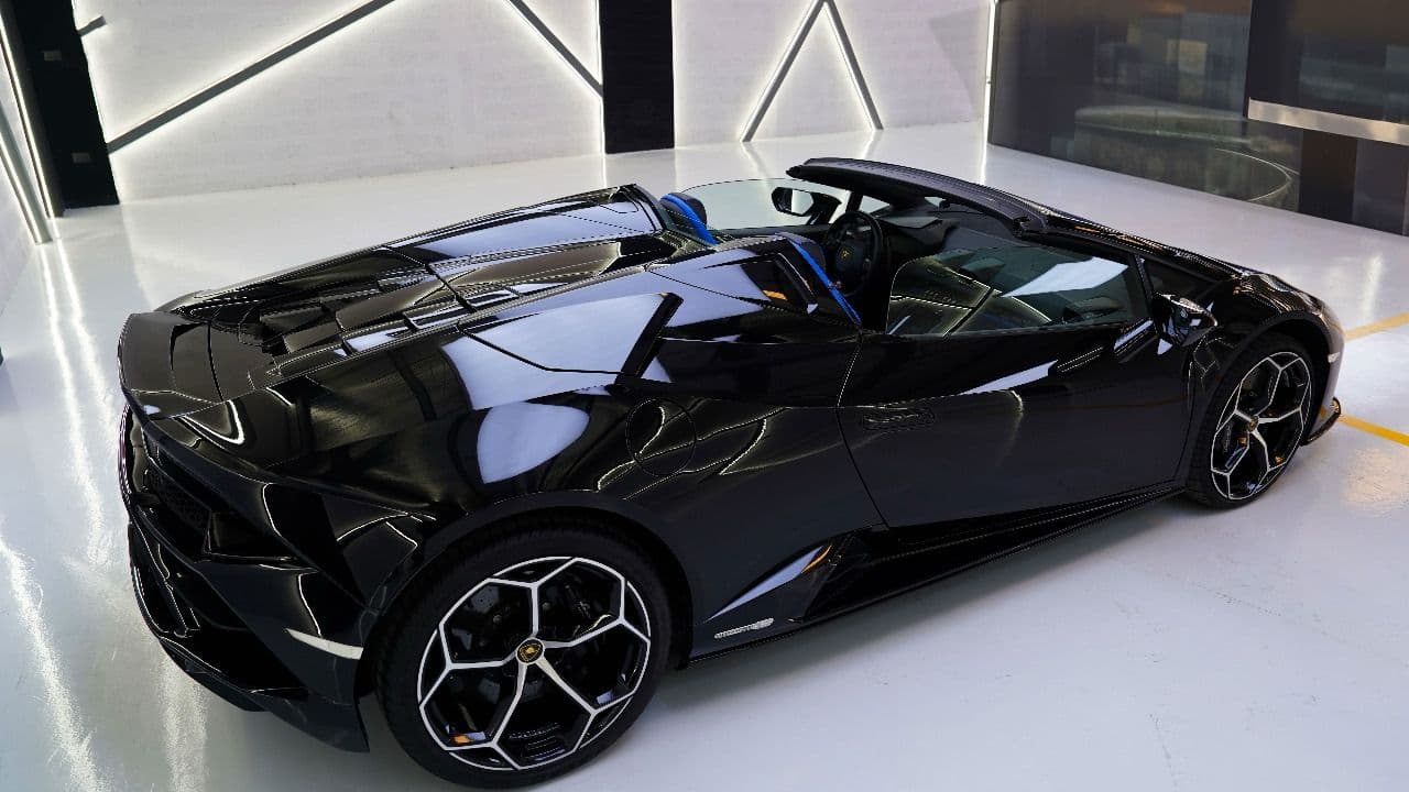 LAMBORGHINI HURACAN EVO SPYDER 2022 Rental Dubai - View 4