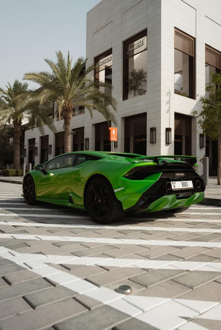 Location Lamborghini Huracan Tecnica 2024 Dubaï - Vue 2