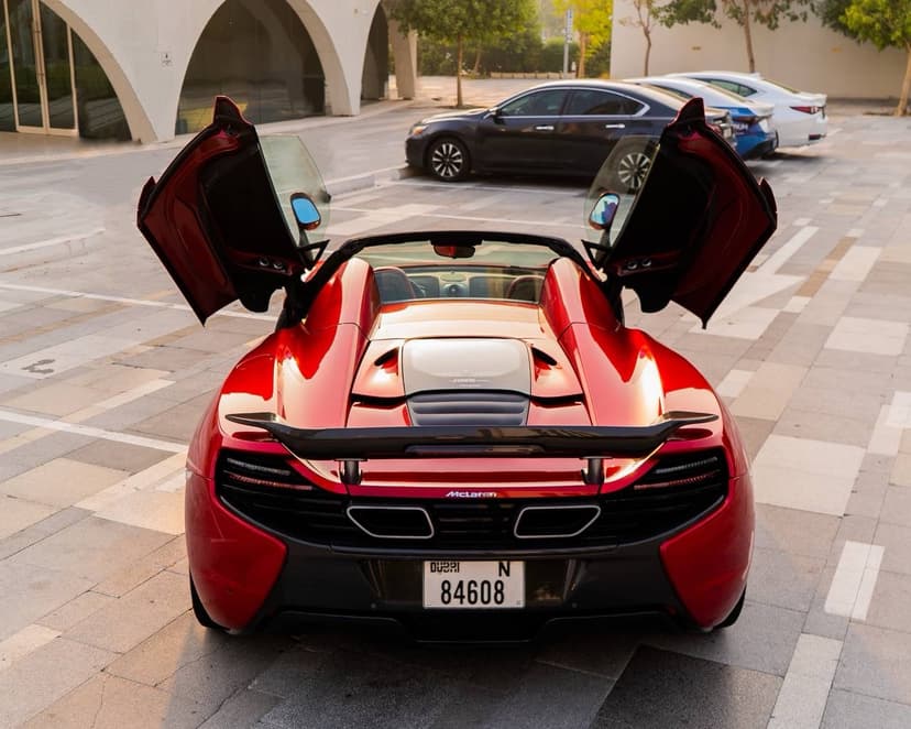 Alquiler MCLAREN MP4-12C SPIDER Dubái - Vista 10