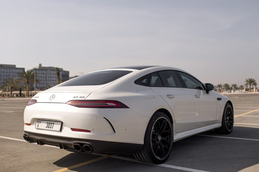 Mercedes AMG GT43 2023 huren Dubai - Weergave 17
