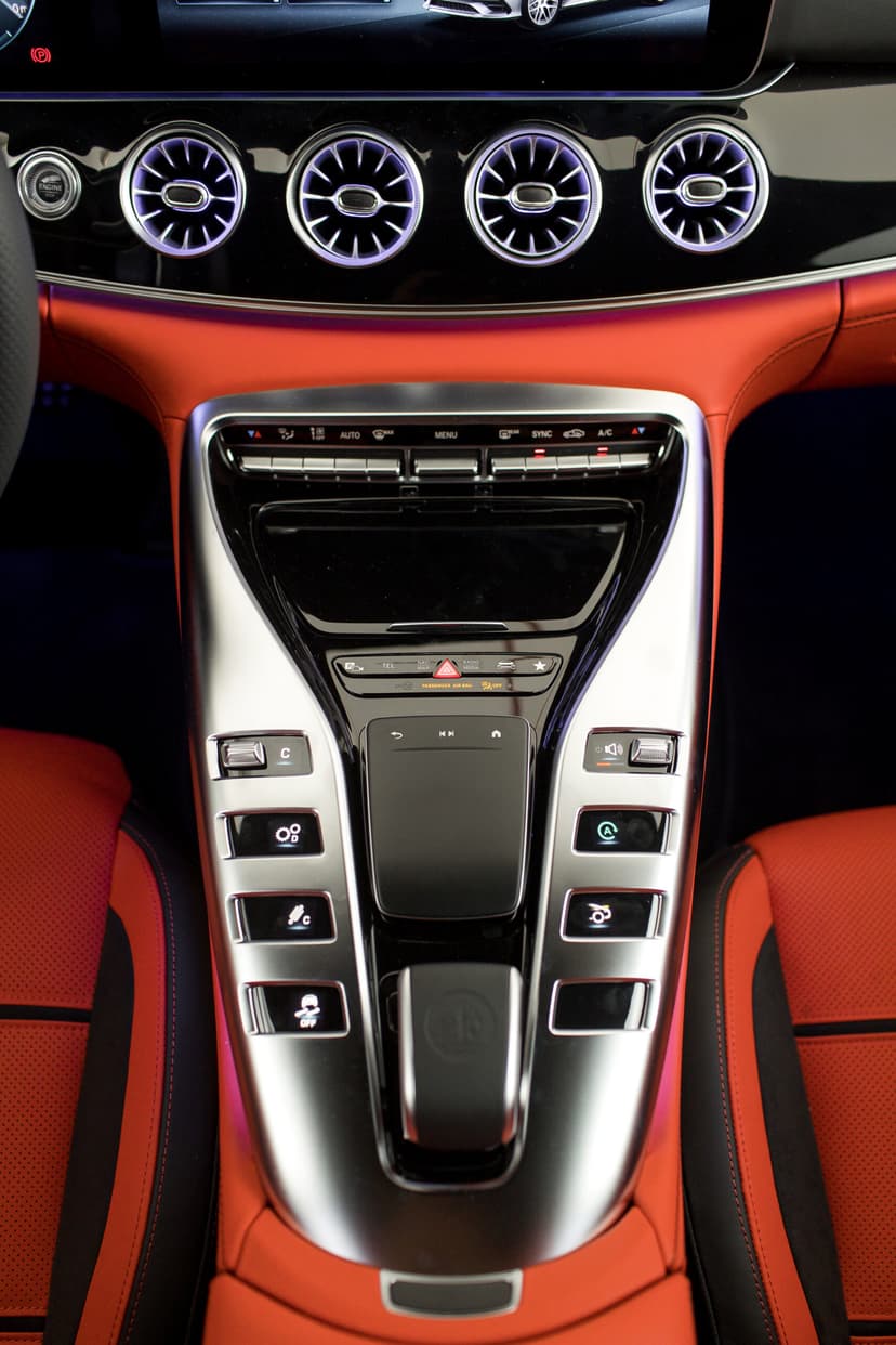 Mercedes AMG GT43 2023 huren Dubai - Weergave 15