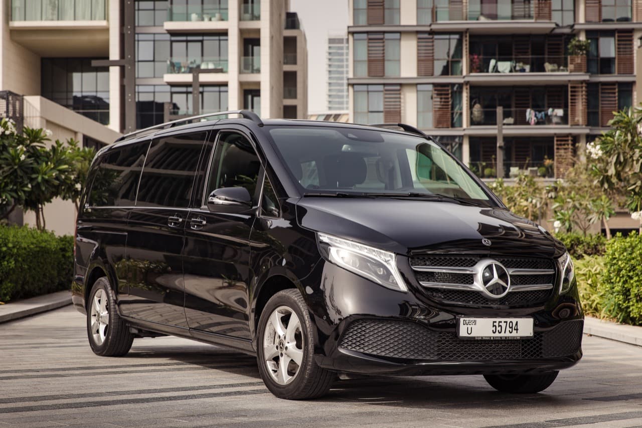 Mercedes Benz Viano 2021 huren Dubai - Hoofdweergave