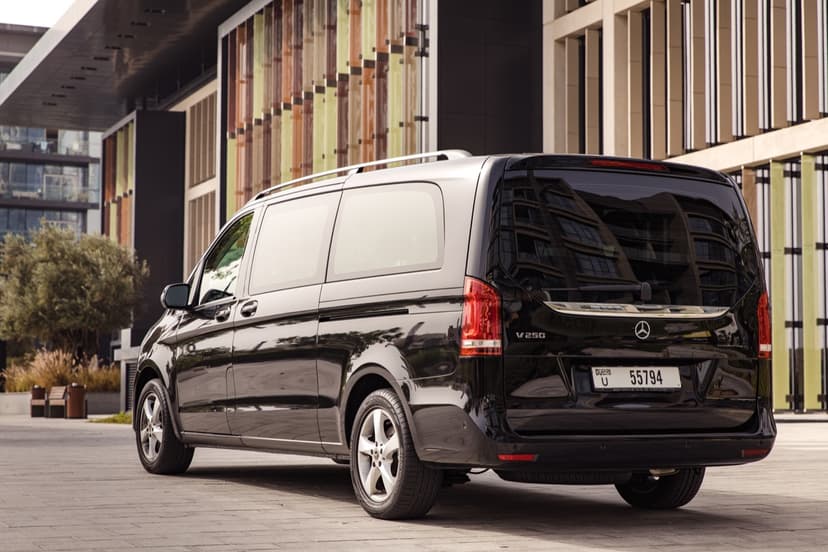 Mercedes Benz Viano 2021 huren Dubai - Weergave 9
