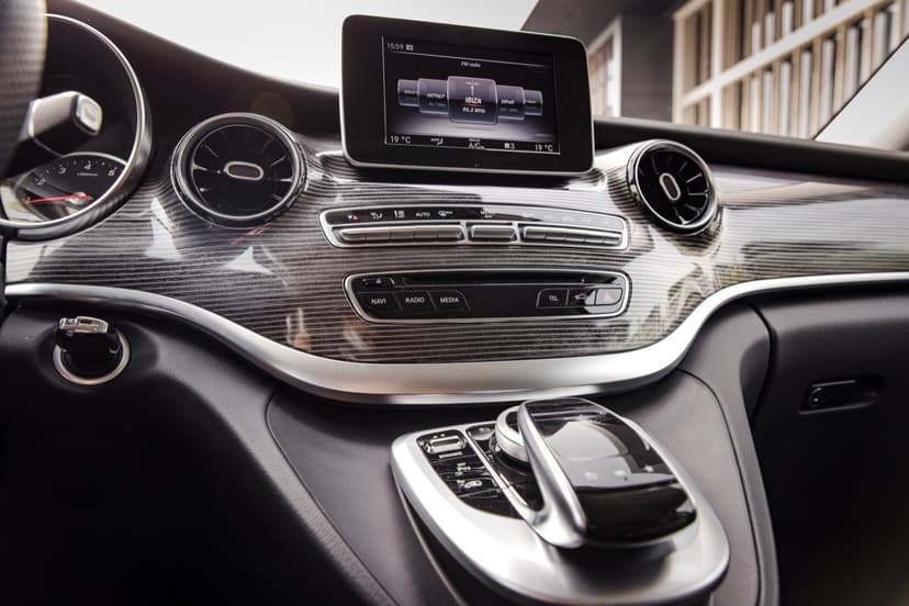 Mercedes Benz Viano 2021 huren Dubai - Weergave 8