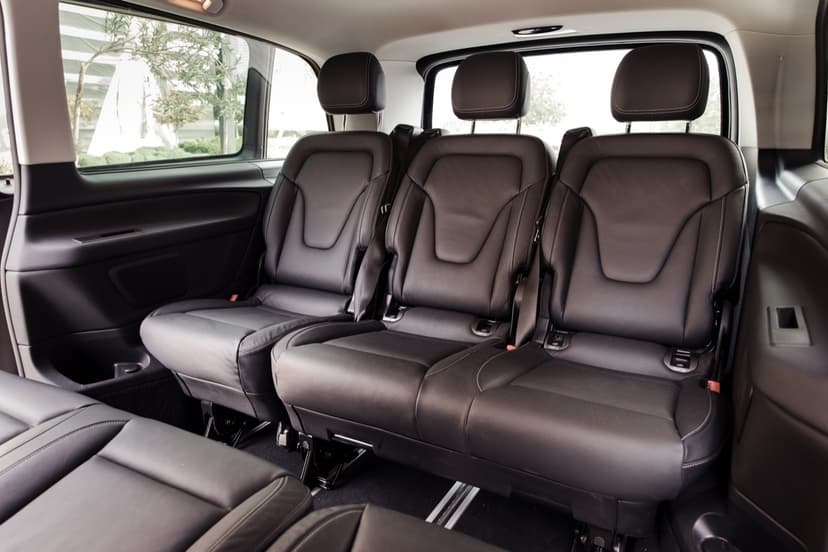 Mercedes Benz Viano 2021 huren Dubai - Weergave 4