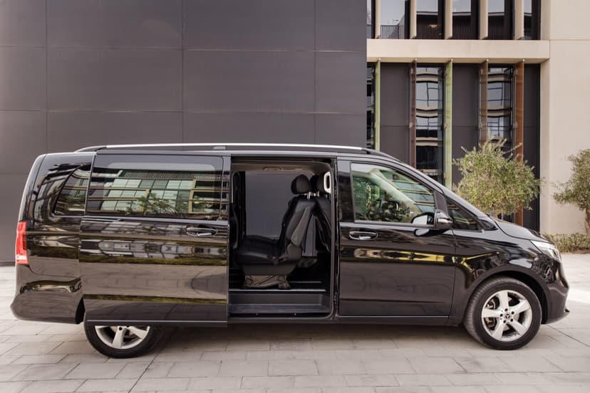 Mercedes Benz Viano 2021 huren Dubai - Weergave 2