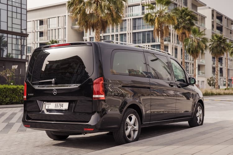 Mercedes Benz Viano 2021 huren Dubai - Weergave 5