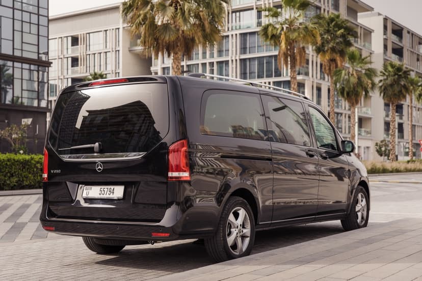 Mercedes Benz Viano 2021 huren Dubai - Weergave 5