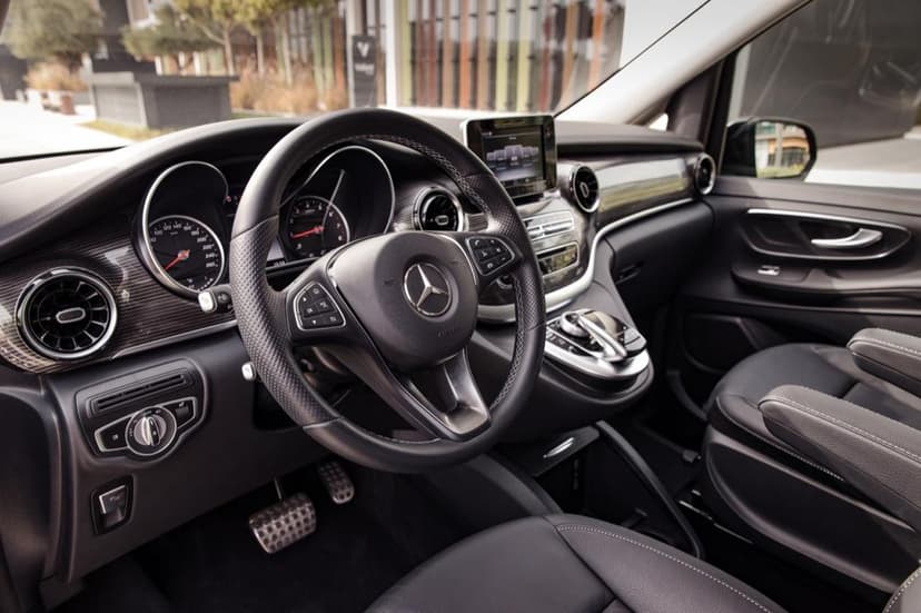 Mercedes Benz Viano 2021 huren Dubai - Weergave 3