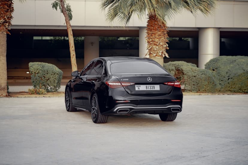 Mercedes C200 2023 mieten in Dubai - Ansicht 3