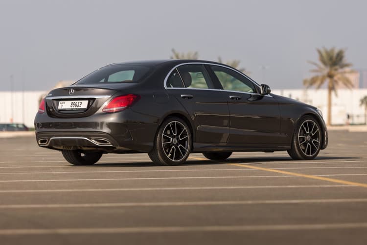 Mercedes C200 coupe 2022 huren Dubai - Weergave 3