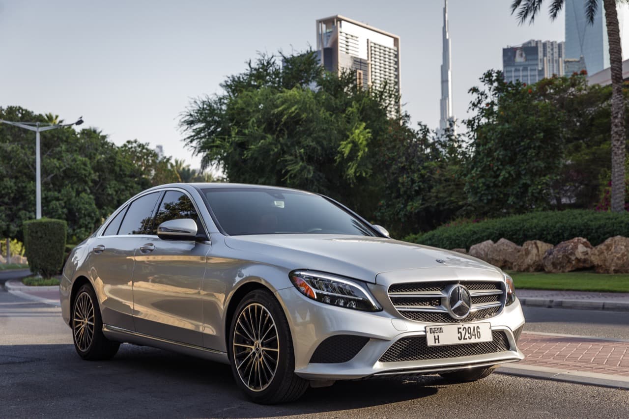 Mercedes C300 2021 huren Dubai - Hoofdweergave