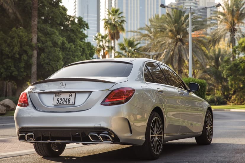 Mercedes C300 2021 huren Dubai - Weergave 2