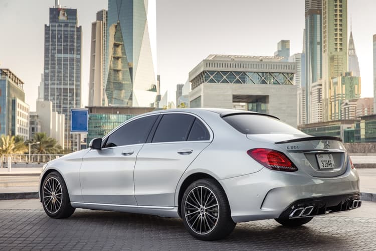 Mercedes C300 2021 huren Dubai - Weergave 4