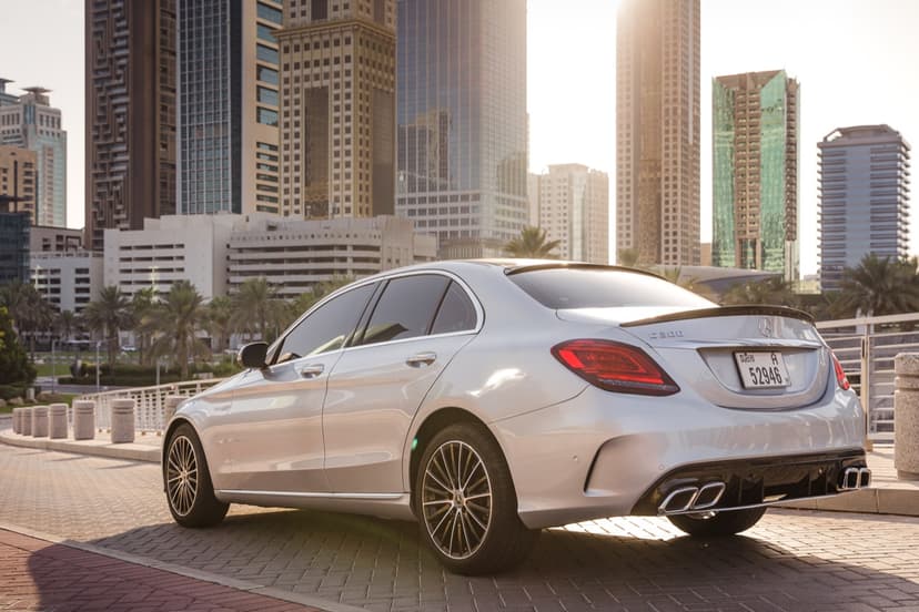 Mercedes C300 2021 huren Dubai - Weergave 10