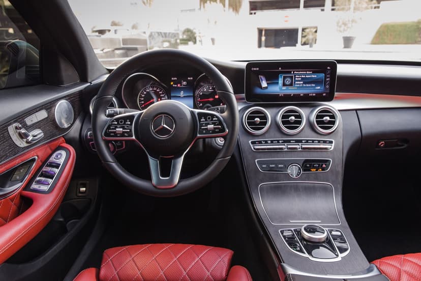 Mercedes C300 2021 huren Dubai - Weergave 11