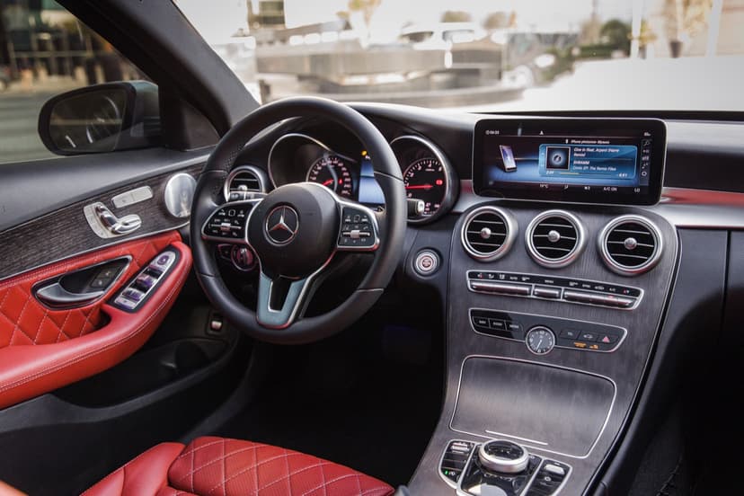 Mercedes C300 2021 huren Dubai - Weergave 3