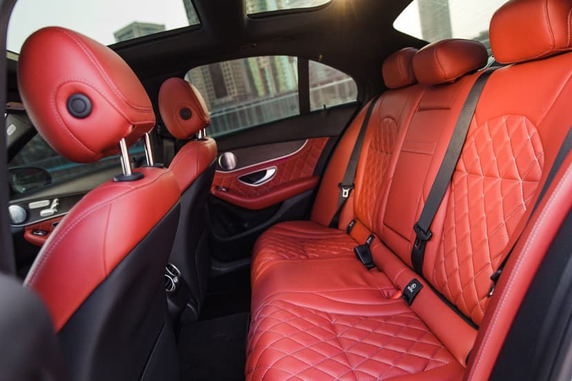 Mercedes C300 2021 huren Dubai - Weergave 8