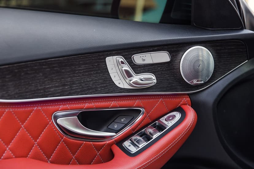 Mercedes C300 2021 huren Dubai - Weergave 12