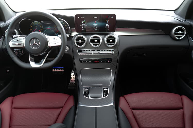Mercedes GLC 200 Coupe 2023 mieten in Dubai - Ansicht 4