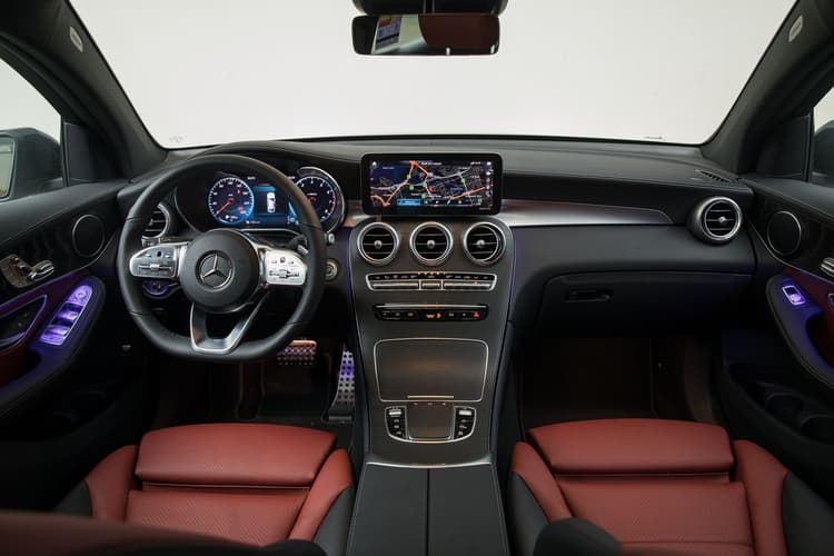 Location Mercedes GLC200 2023 Dubaï - Vue 3