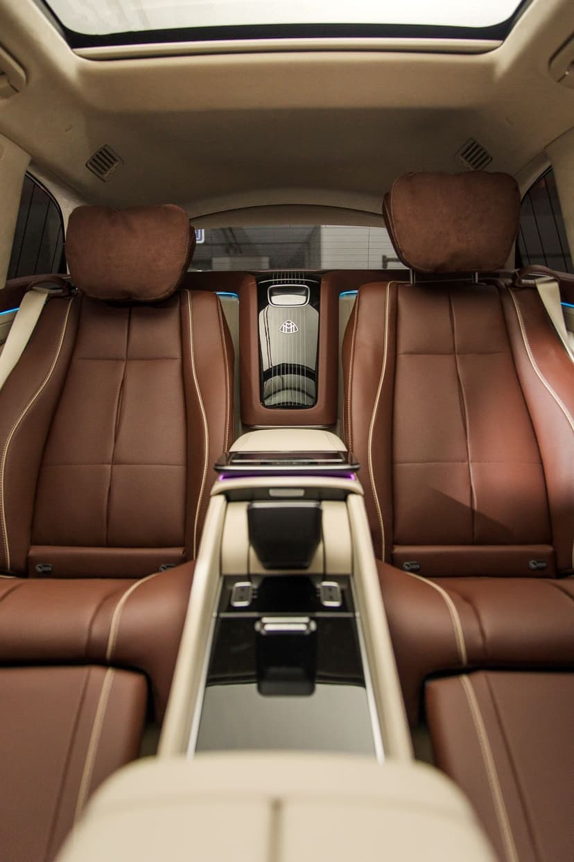 Location Mercedes GLS600 Maybach 2023 Dubai - Vue 9