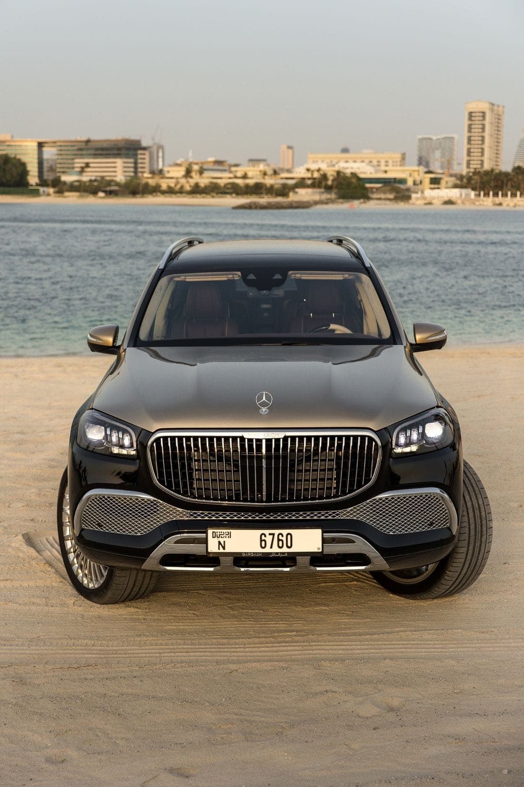Location Mercedes GLS600 Maybach 2023 Dubai - Vue principale