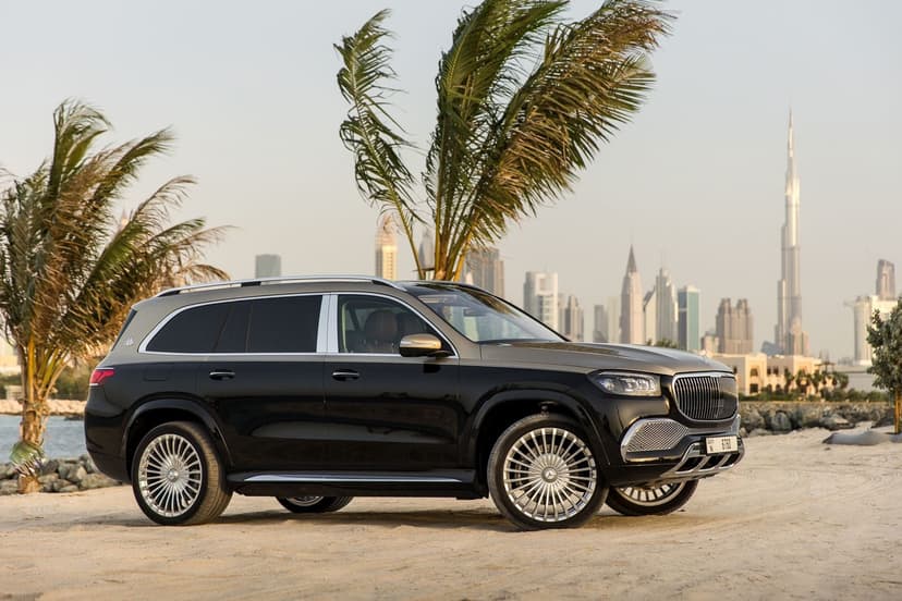 Location Mercedes GLS600 Maybach 2023 Dubai - Vue 3
