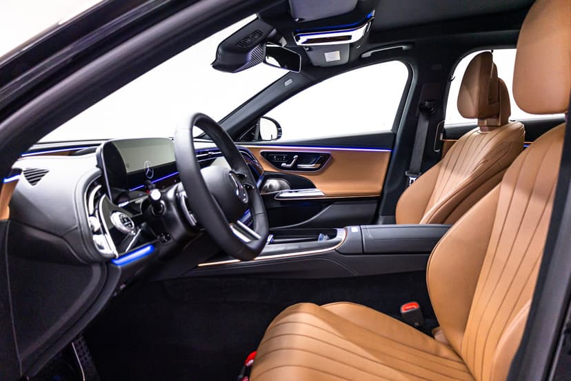 تأجير Mercedes-Benz E-300 2024 في دبي - صورة 6