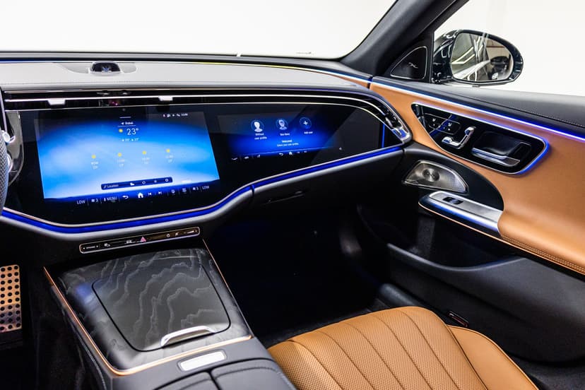تأجير Mercedes-Benz E-300 2024 في دبي - صورة 7